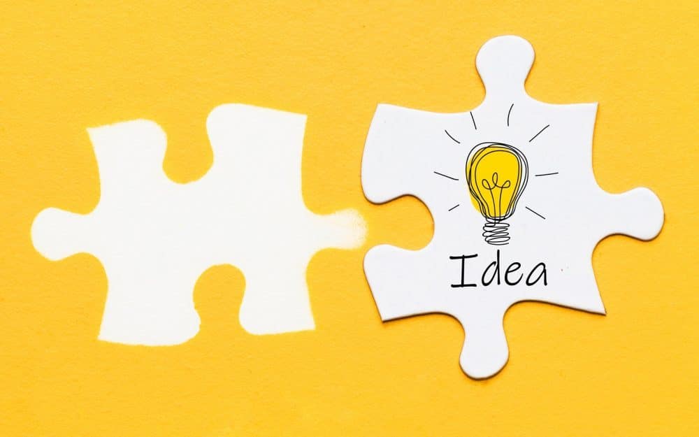 Jigsaw pieces with lightbulb drawing